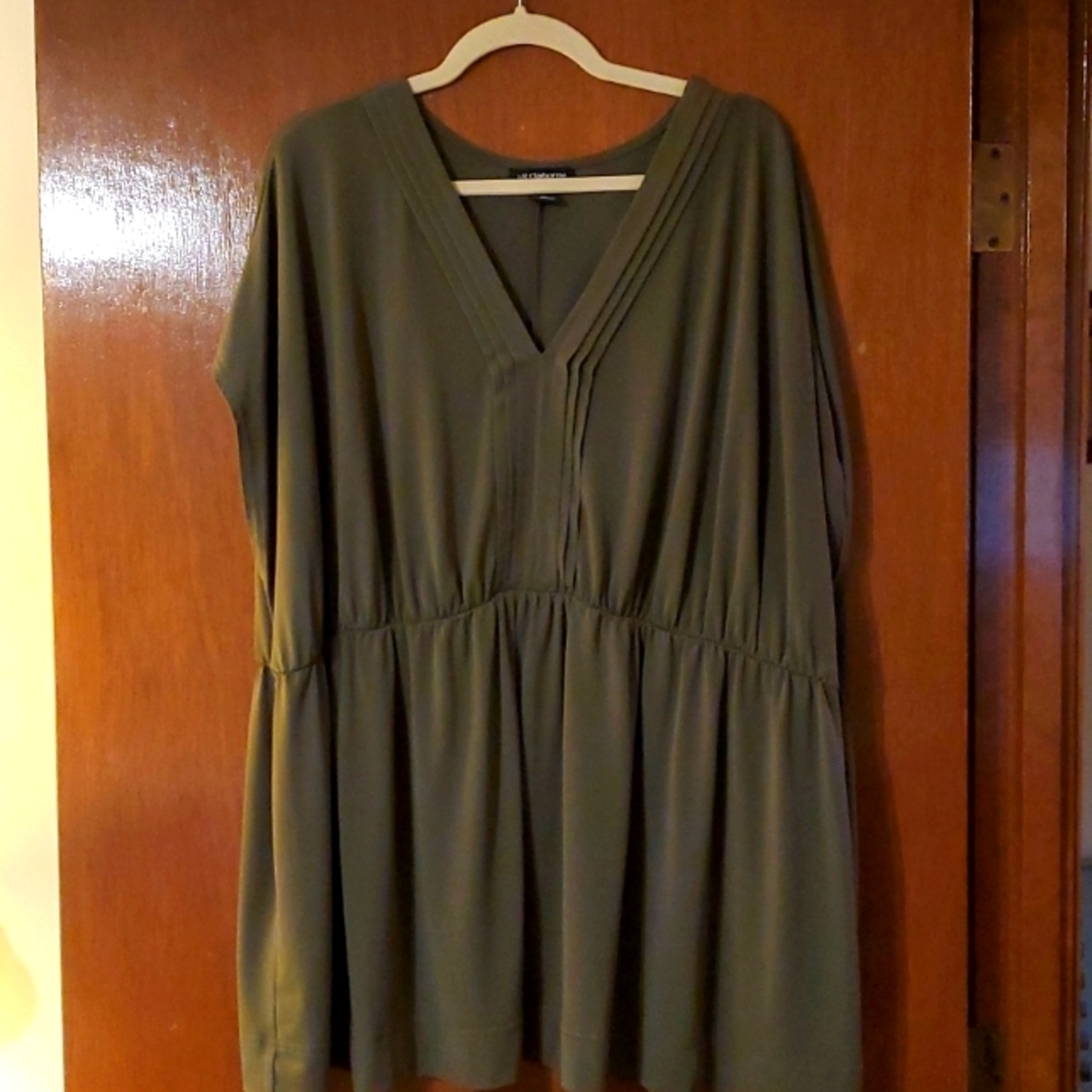 Versatile, silky khaki green top. Size 4X.